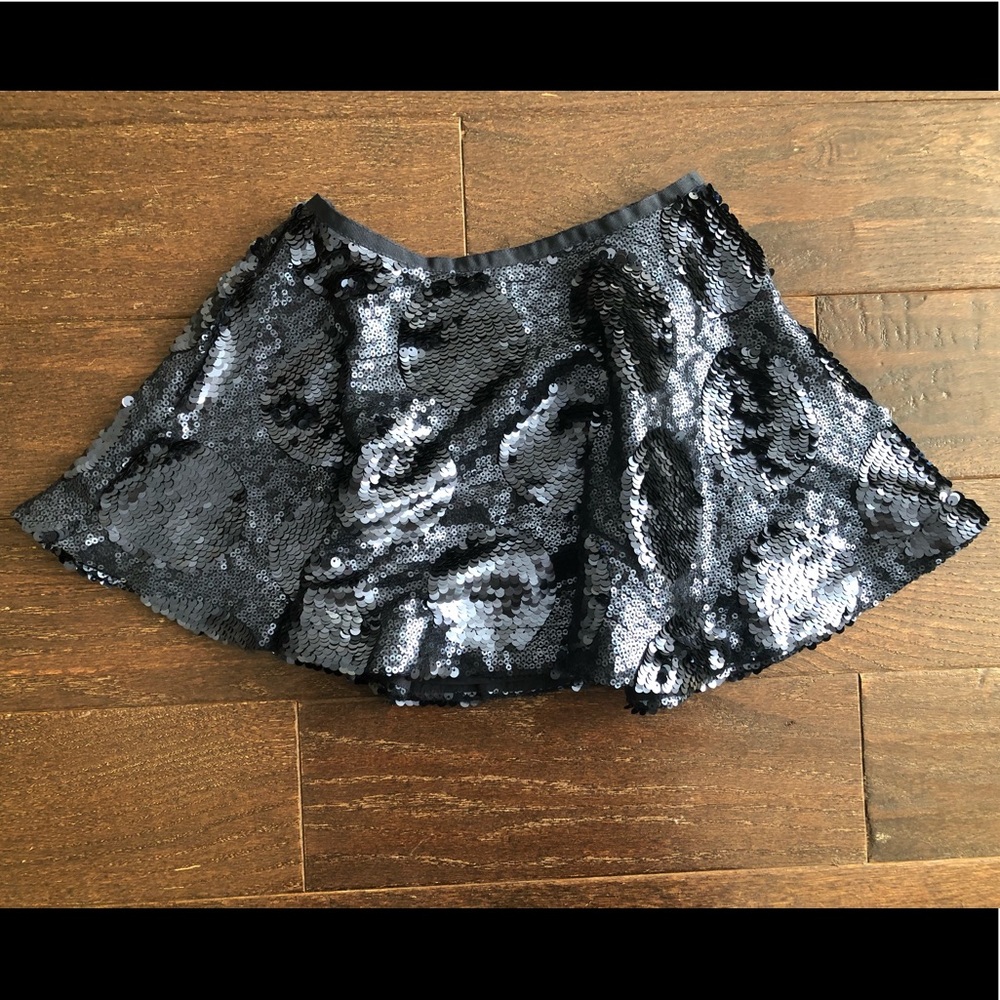 Mini Boden size 6/7 navy polka dot sequin skirt